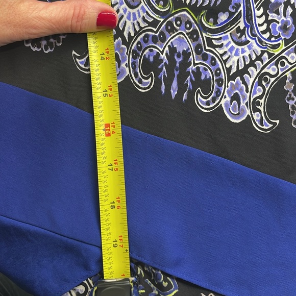 BCBG Silk top - - Picture 7 of 7